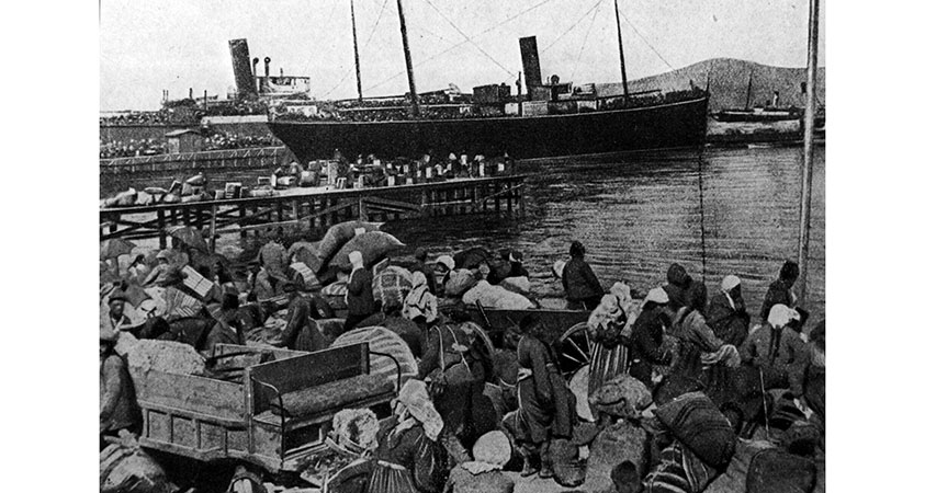 Ξεκινά στην Κωνσταντινούπολη η λειτουργία της Μικτής Επιτροπής Ανταλλαγής Πληθυσμών. Υπό την εποπτεία της Επιτροπής θα πραγματοποιηθεί μέχρι το 1926 η ανταλλαγή περίπου 355.000 μουσουλμάνων της Ελλάδας και 250.000 ελληνορθοδόξων της Τουρκίας. Περίπου 900.000 ελληνορθόδοξοι έχουν ήδη καταφύγει στην Ελλάδα πριν από την υπογραφή της σύμβασης ανταλλαγής.