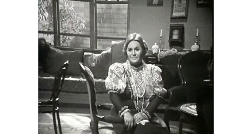 36. Η Μπέτυ Βαλάση, που ενσάρκωσε τον ομώνυμο ρόλο, σε σκηνή από τη σειρά.